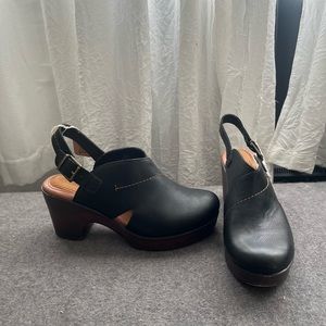 Born Black Clogs